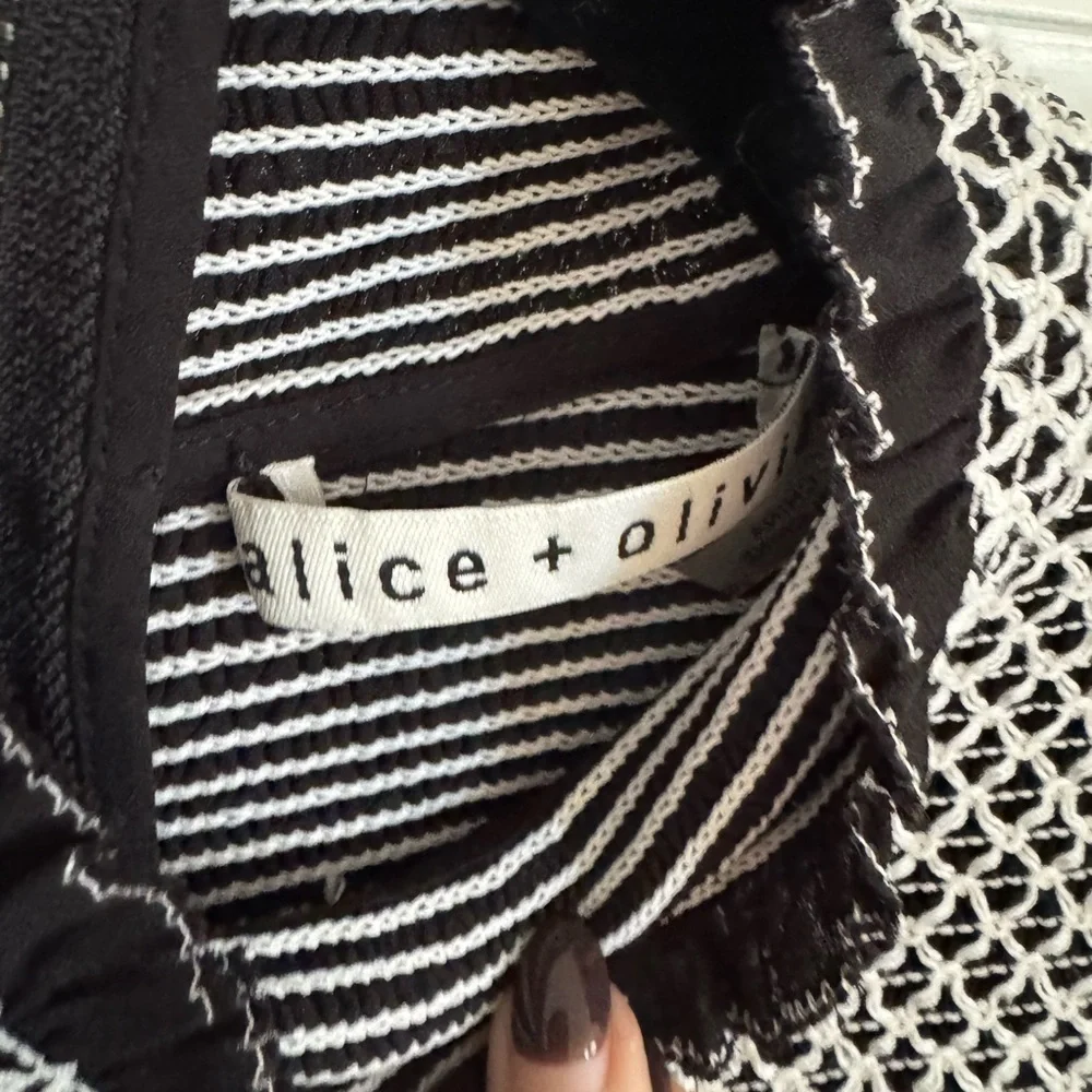 Alice + Olivia Aviva Bishop sleeve top - Picture 3 of 5